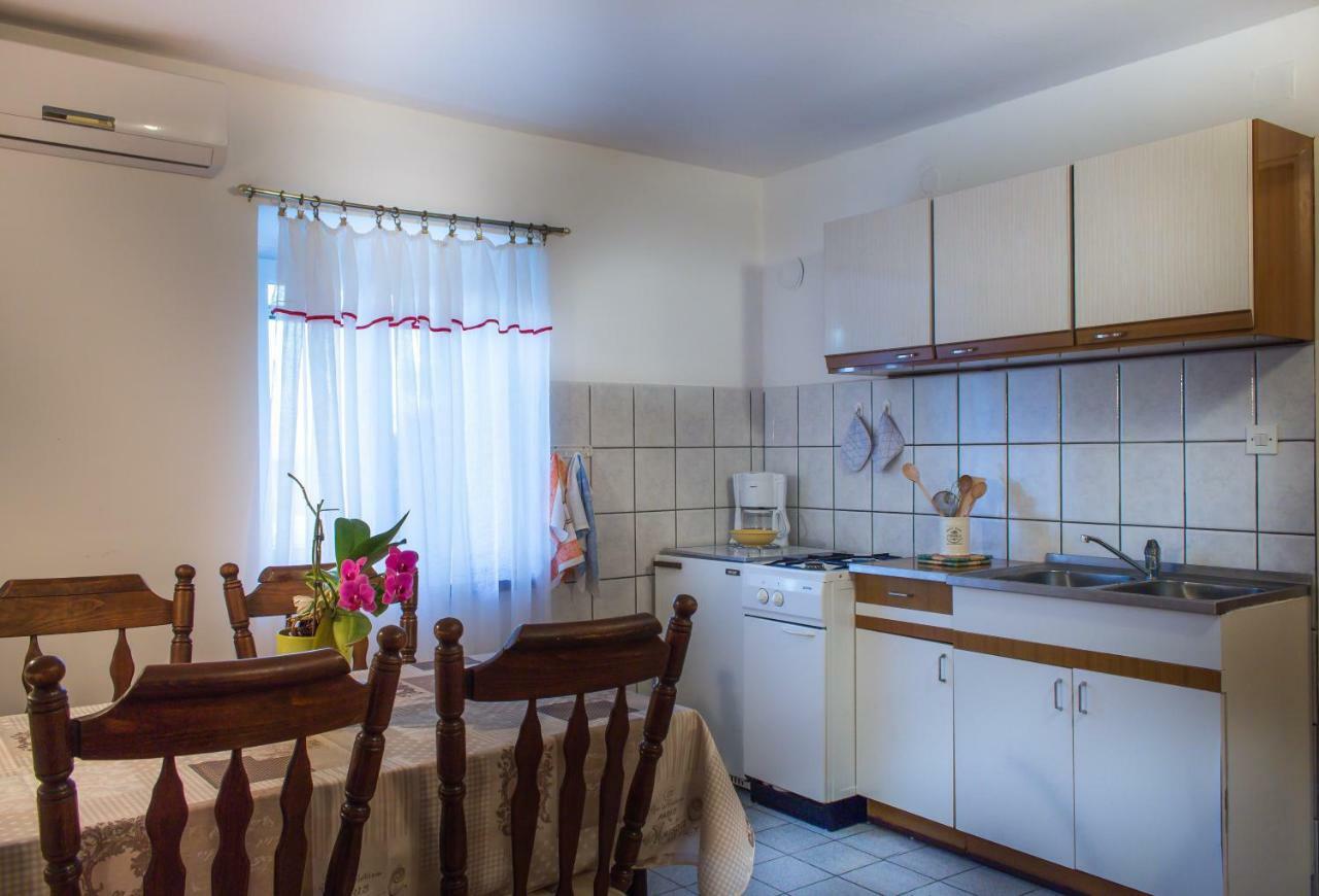 Apartman Dina ริซิกา ภายนอก รูปภาพ